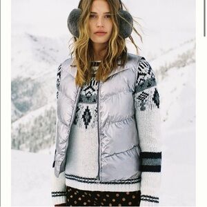 ANTHROPOLOGIE Silver Metallic Puffer Zip Front Vest Size XS